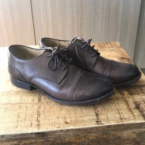 Frye lace-up leather Oxford shoes, size 6